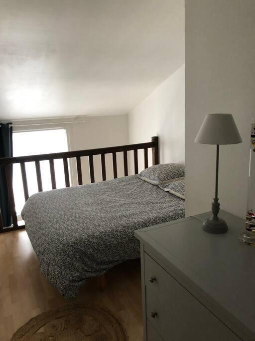 Appartement En Duplex Avec Parking Et Jardinet Bourges Exterior foto